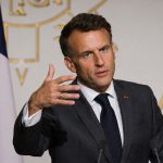 macron a fost detronat un octogenar a deschis focul convins ca a inceput revolutia impuscand doi jandarmi 6a38110fc2e73