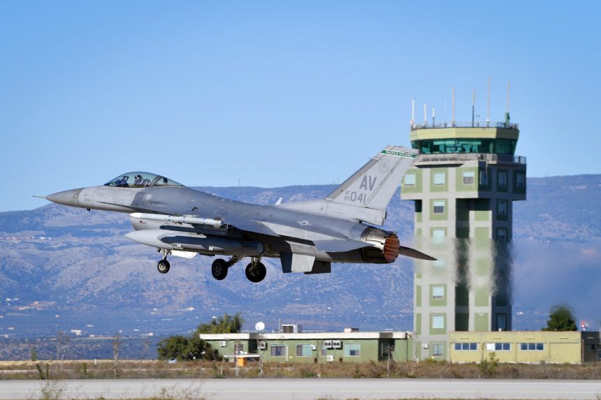 nyt sua intentioneaza sa reduca numarul avioanelor de vanatoare si al navelor de razboi pentru operatiunile nato din europa 6a2ba047cf823