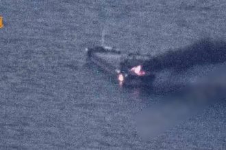o nava de marfa lovita de o drona ruseasca a luat foc in marea neagra cel putin un mort si mai multe victime 6a38ca91cceb7