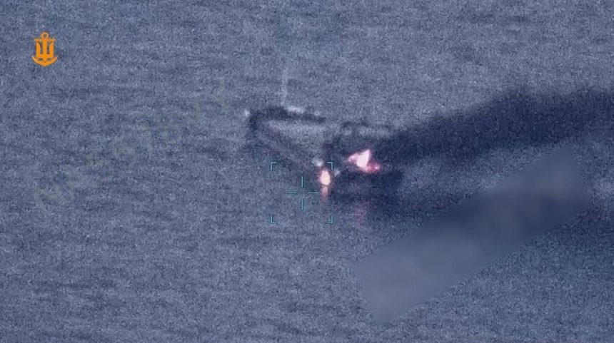o nava de marfa lovita de o drona ruseasca a luat foc in marea neagra cel putin un mort si mai multe victime 6a38ca91cceb7