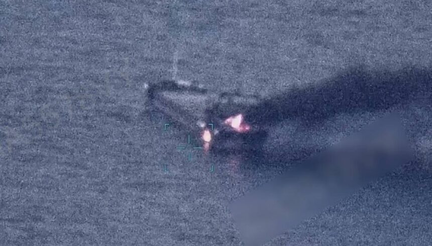 o nava de marfa lovita de o drona ruseasca a luat foc in marea neagra cel putin un mort si mai multe victime 6a38ca91cceb7 e1792161714830