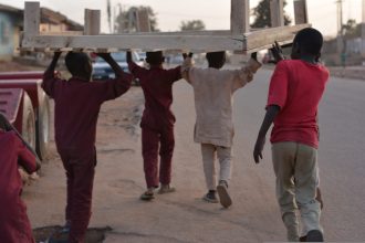 orasul fericit din nigeria este inghitit de valuri mii de oameni sunt afectati 6a33aff0ae894