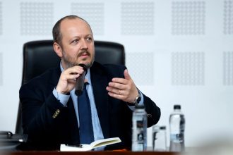 papahagi nu e liberal ce a facut bolojan e usor sa cresti taxe ce face nicusor dan e patriotic 6a2b0c2e995f6