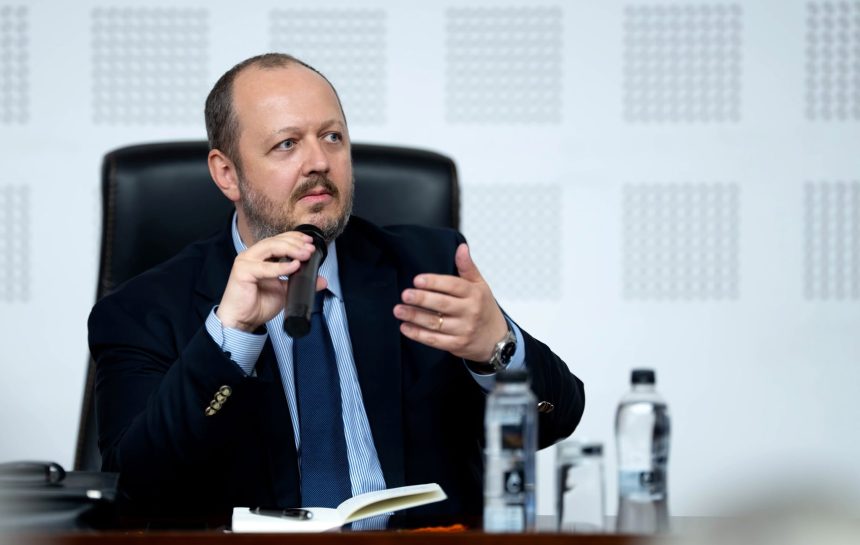 papahagi nu e liberal ce a facut bolojan e usor sa cresti taxe ce face nicusor dan e patriotic 6a2b0c2e995f6