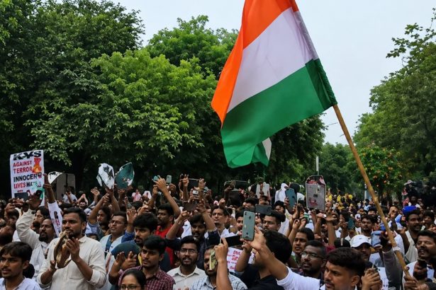 partidul gandacilor mobilizeaza sute de tineri in india fraudele la examene in centrul protestelor 6a3e4bdde2258