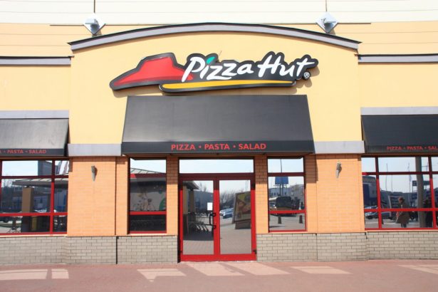 pizza hut vanduta dupa ce a pierdut teren in fata concurentei tranzactie de aproape 3 miliarde de dolari 6a31946366738