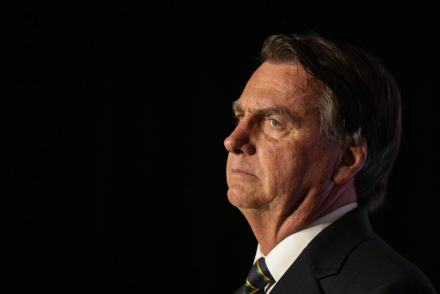 politia il va interoga pe fostul presedinte brazilian jair bolsonaro despre detinerea unui pistol in timpul arestului la domiciliu 6a35f07fcb7bf