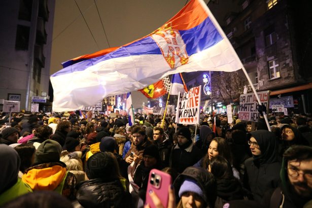 protestele continua in serbia dupa ce presedintele vucic a anuntat ca isi va da demisia 6a417bfae51aa