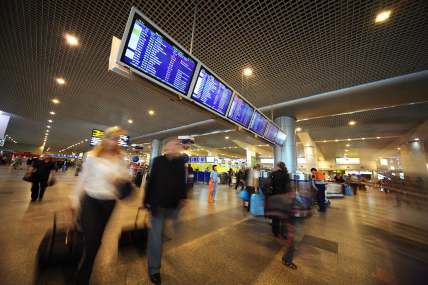 rusia si a inchis principalele aeroporturi din moscova autoritatile sustin ca au doborat 194 de drone 6a33a616e0775