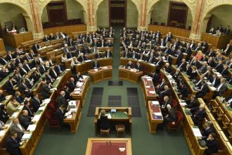 schimbare radicala in ungaria deputatii isi taie salariile la initiativa lui peter magyar 6a27141f30904