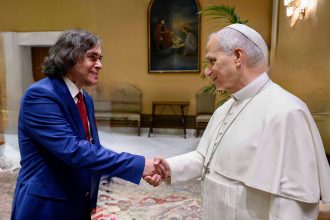 scriitorul mircea cartarescu a fost primit la vatican de papa leon al xiv lea 6a3c821f77646