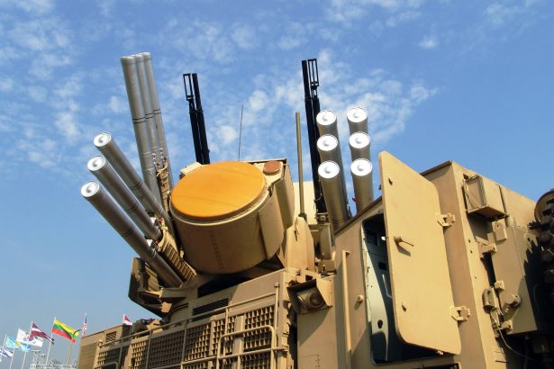 sistem pantir modificat contra dronelor instalat pe acoperisul unui zgarie nori din moscova 6a25314bad6e8