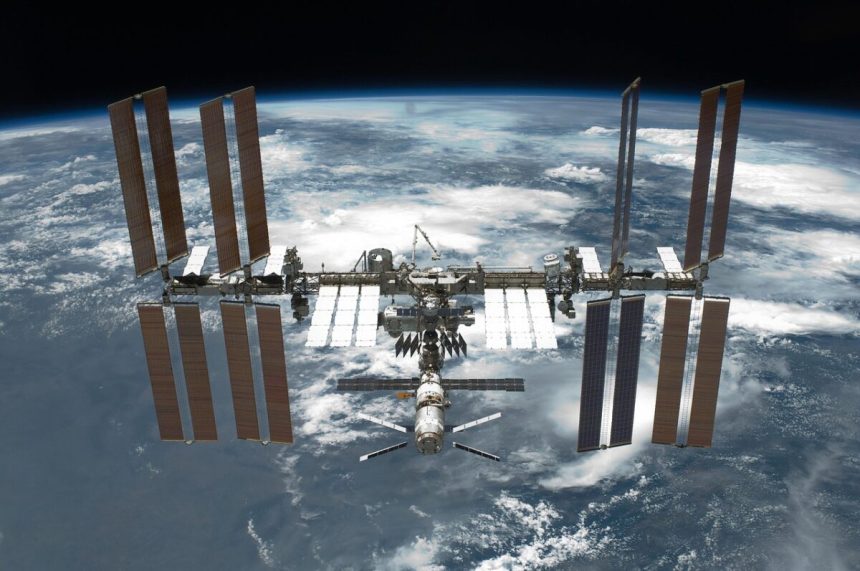 statia spatiala internationala s ar putea prabusi controlat pe pamant expertii se tem de o catastrofa 6a3e4edbc2a8d