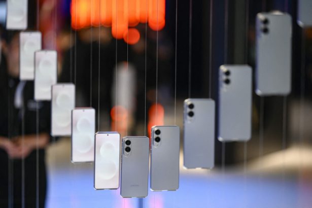 toate telefoanele mobile dintr o tara vor fi inregistrate intr un registru national dispozitivele neinregistrate vor fi blocate 6a32b78033ecc