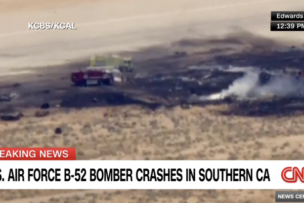tragedie aviatica in california opt persoane au murit in urma prabusirii unui bombardier b 52 la baza aeriana edwards 6a30ac6200bc3