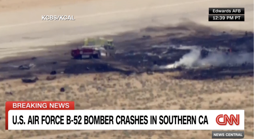 tragedie aviatica in california opt persoane au murit in urma prabusirii unui bombardier b 52 la baza aeriana edwards 6a30ac6200bc3