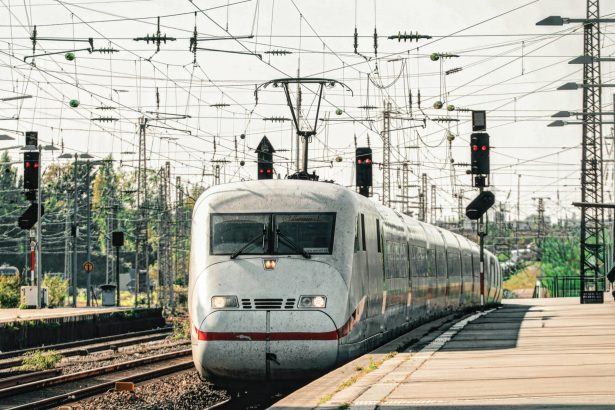 trenuri blocate in germania probleme ale sistemelor de comunicatii dau peste cap planurile a mii de turisti 6a3b147fc7331