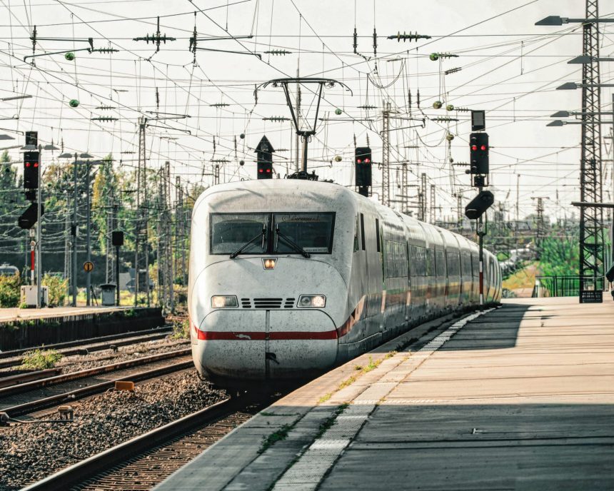 trenuri blocate in germania probleme ale sistemelor de comunicatii dau peste cap planurile a mii de turisti 6a3b147fc7331