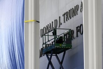 trump contesta in instanta ordinul de eliminare a numelui de pe cladirea kennedy center 6a2b60f629d9c