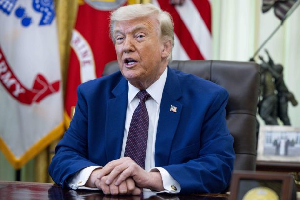 trump ii indeamna pe comerciantii de benzina sa scada preturile si ii avertizeaza ca vor aparea probleme mari daca nu o vor face 6a43268e9af0a scaled 1
