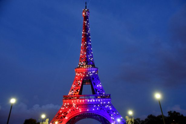 turnul eiffel si turnurile la defense inchise temporar din cauza valului de caldura din franta 6a3a8ef17059e