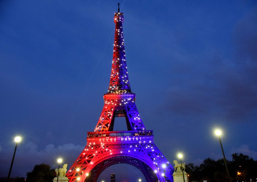 turnul eiffel si turnurile la defense inchise temporar din cauza valului de caldura din franta 6a3a8ef17059e
