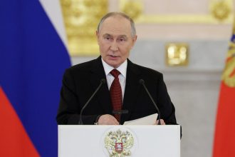 ucraina a lovit un terminal petrolier la sankt petersburg cu cateva ore inainte ca putin sa ajunga in oras 6a1ff5e0a70ed