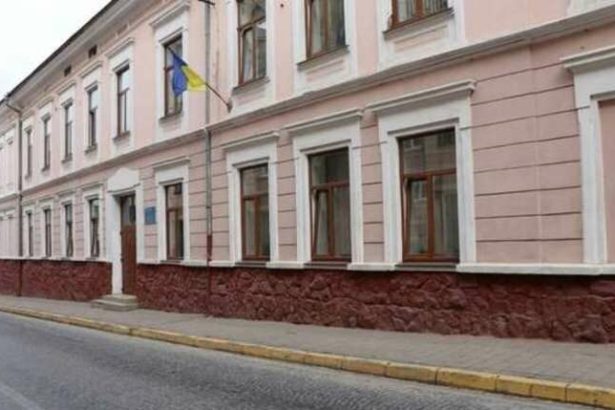 ucraina amendeaza doi profesori din kiev pentru ca au predat in limba rusa 6a43fbd4ce89c