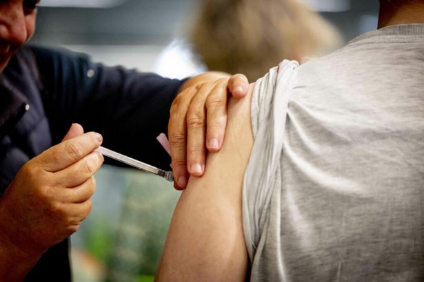 ue ar fi trebuit sa fie mai transparenta fata de public privind contractele de achizitie de vaccinuri covid afirma un avocat al cjue 6a2a93ea9407b