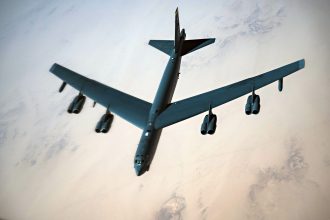 un bombardier b 52 s a prabusit dupa decolare de la o baza militara americana din california 6a305e5a02af4