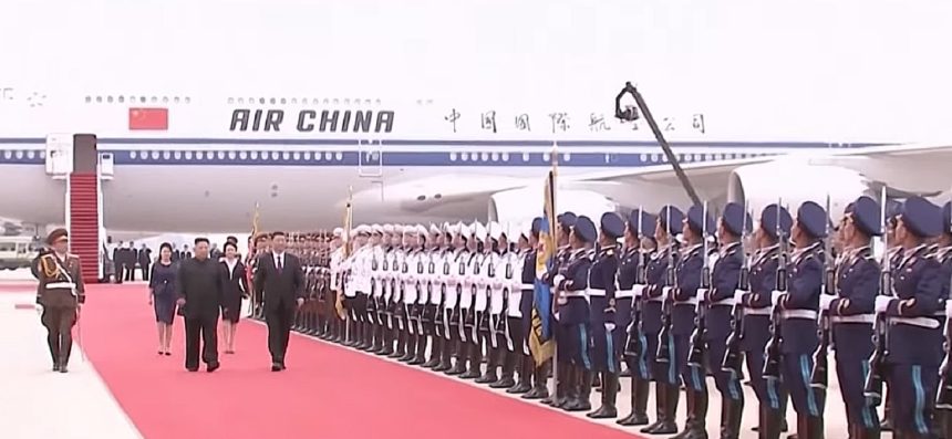 xi jinping a ajuns in coreea de nord imagini spectaculoase de la primirea organizata de kim jong un 6a266edc0a742