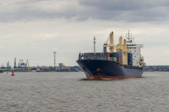 Navă comercială în Marea Caspică, în apropierea portului Astrahan, pe ruta logistică dintre Iran și Rusia