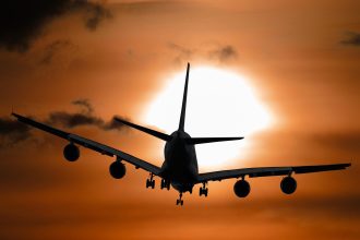 aeroportul din viena le da voie pasagerilor sa transporte in cabina pana la doi litri de lichid 6a455ee7562c5