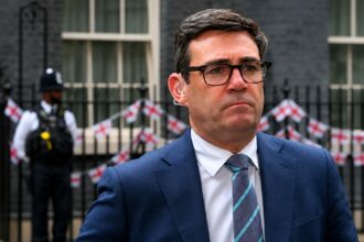 andy burnham isi amana anuntul privind noul cabinet viitorul premier promite reforme majore in marea britanie 6a5b30bb3cd2a