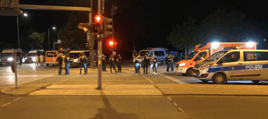 atac la parada pride din berlin o persoana a murit iar alte 16 sunt ranite dupa ce o duba a intrat in multime suspectul identificat drept islamist 6a657fcd17349