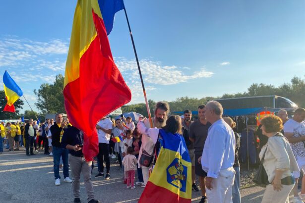calin georgescu primit de sute de sustinatori la targul de la calugareni in judetul giurgiu 6a659ae9f0511