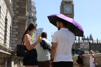 canicula inchide scoli in marea britanie peste 1 000 de unitati au suspendat cursurile iar expertii avertizeaza ca infrastructura nu mai face fata 6a4b61921a6cb