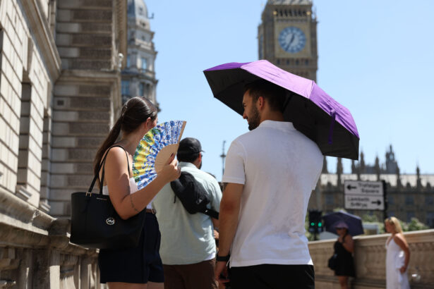 canicula inchide scoli in marea britanie peste 1 000 de unitati au suspendat cursurile iar expertii avertizeaza ca infrastructura nu mai face fata 6a4b61921a6cb