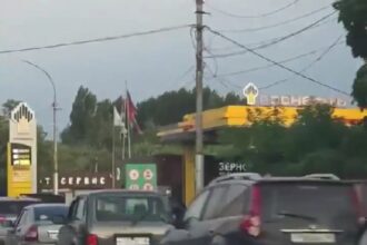criza carburantilor din rusia ia amploare profesori trimisi sa supravegheze cozile de la benzinarii 6a54694e5440e