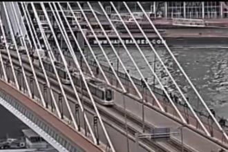 doua tramvaie s au ciocnit pe podul erasmus din rotterdam cel putin 15 persoane au fost ranite 6a61d19c5cdbd