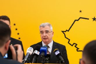 edited aur incepe demersurile pentru suspendarea lui nicusor dan cere alegeri anticipate si anunta ca nu va vota niciun guvern 6a44f2bb068f5