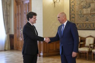edited ilie bolojan raspunde apelului lui sorin grindeanu cu un guvern tip armistitiu cere ca formula sa fie discutata cu presedintele nicusor dan 6a4537e0d3c23
