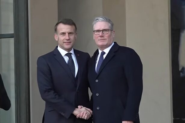 emmanuel macron gest de ultim moment pentru keir starmer premierul britanic a primit cea mai inalta distinctie a frantei 6a5686b6f2bed
