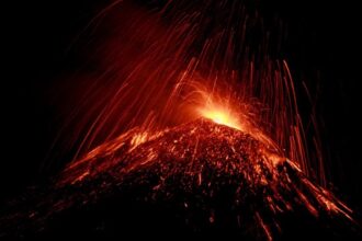 haos in italia dupa o noua eruptie a vulcanului etna zeci de zboruri au fost deviate 6a4c09d4e025d
