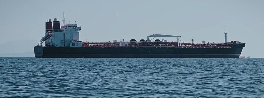 lovitura in marea azov dronele ucrainene au incendiat opt petroliere din flota fantoma din rusia 6a4cf8e115545