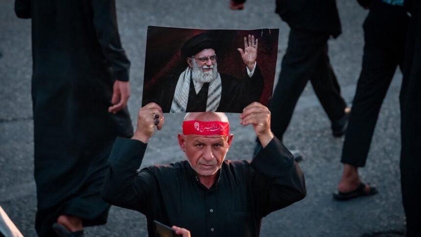 marele absent de la inmormantarea lui ali khamenei fostul lider a fost inmormantat la mashhad 6a50b654bfff4