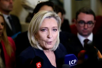 marine le pen condamnata la inchisoare 1 an de arest la domiciliu cu bratara electronica ce se intampla cu candidatura la presedintia frantei 6a4cec7c6bd71