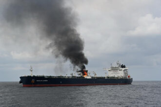 o nava comerciala a fost atacata in marea rosie armata britanica monitorizeaza situatia 6a4a2a08a7bdb