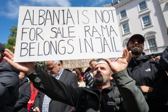protestele din albania au escaladat politia a folosit gaze lacrimogene si spray cu piper impotriva manifestantilor 6a4686335c5d8