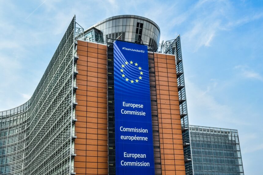 scut european impotriva amenintarilor actuale comisia europeana propune proiecte pentru drone spatiu si flancul estic 6a48c2dddd24b
